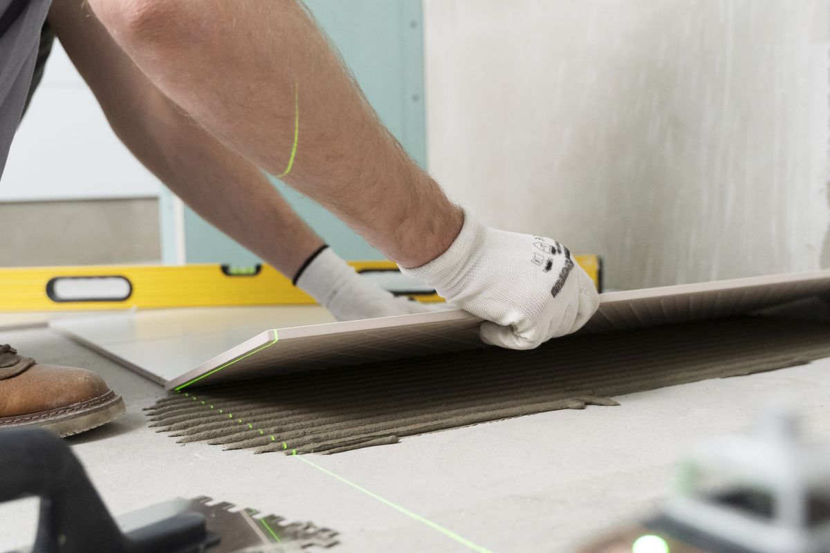 The Best Laser Level for Tiling: What to Consider