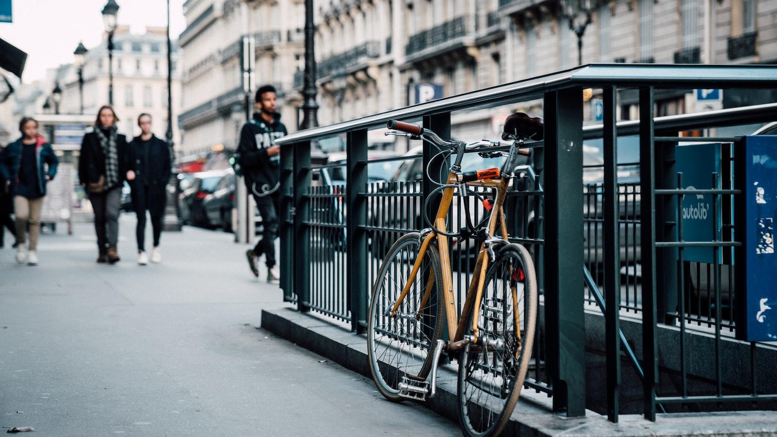 Urban Cycling Tips: 7 Tricks for City Riders